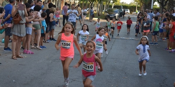 Prop de tres-cents xiquets i xiquetes participen a la 3a Cursa Infantil Caixa Rural Torrent