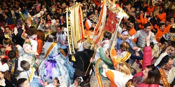 La Falla Barri del Carme celebra el seu 50a aniversari amb el doblet: millor falla gran i millor falla infantil