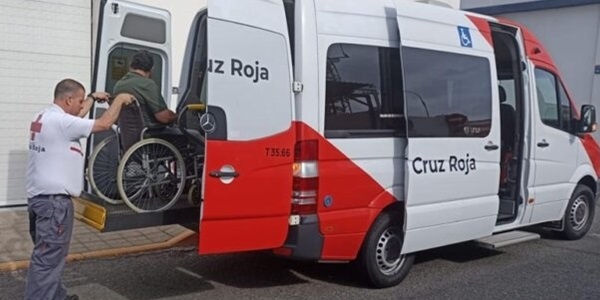 Creu Roja obri el termini per a sol·licitar el servei de trasllat a persones amb problemes de mobilitat per al 23-J